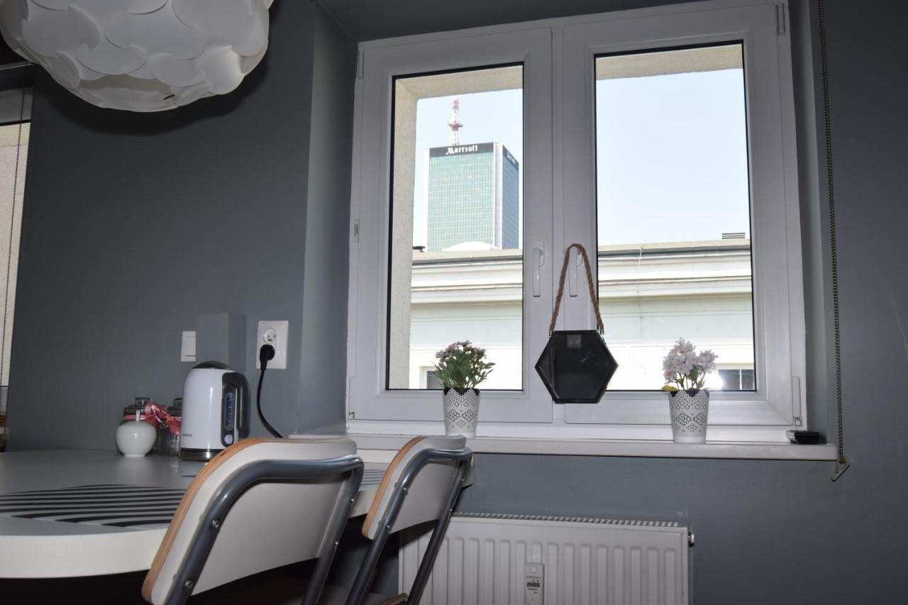 Be My Guest - Hoza Studio - Pkin Super Centrum Metro Wi-Fi Breakfast Warsaw Luaran gambar